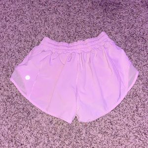 lululemon light pink hotty hot shorts size 2 2.5”